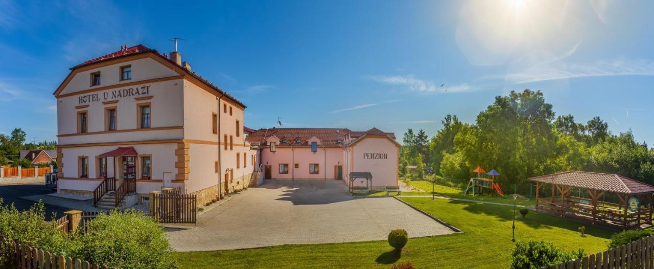 Hotel U Nadrazi Město Екстериор снимка