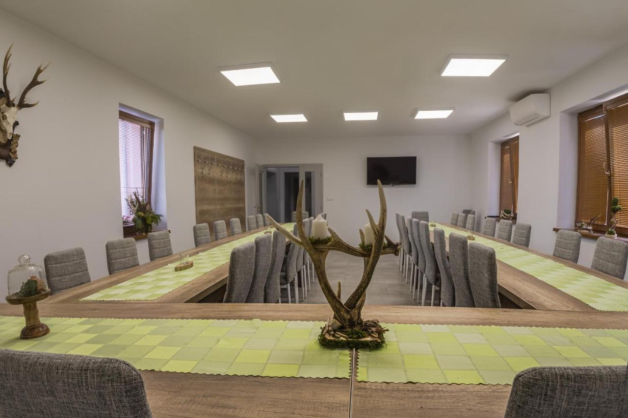 Hotel U Nadrazi Město Екстериор снимка