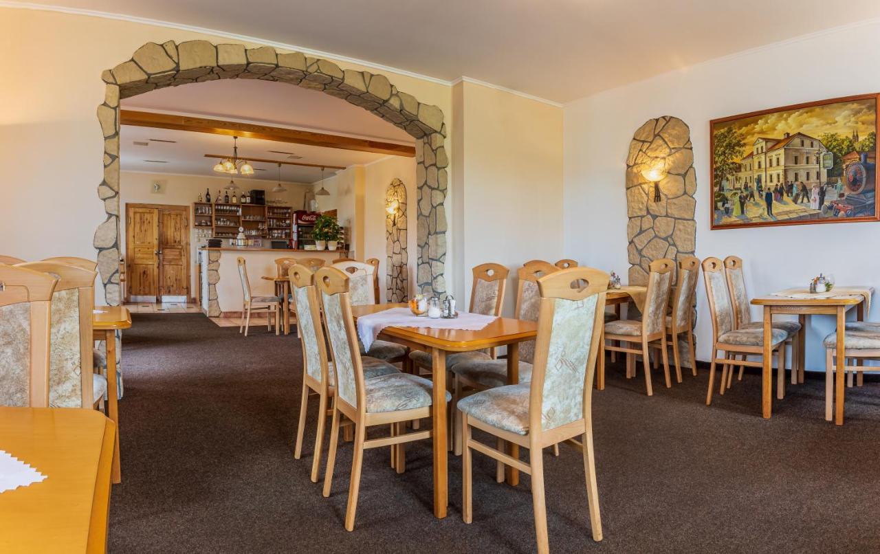 Hotel U Nadrazi Město Екстериор снимка