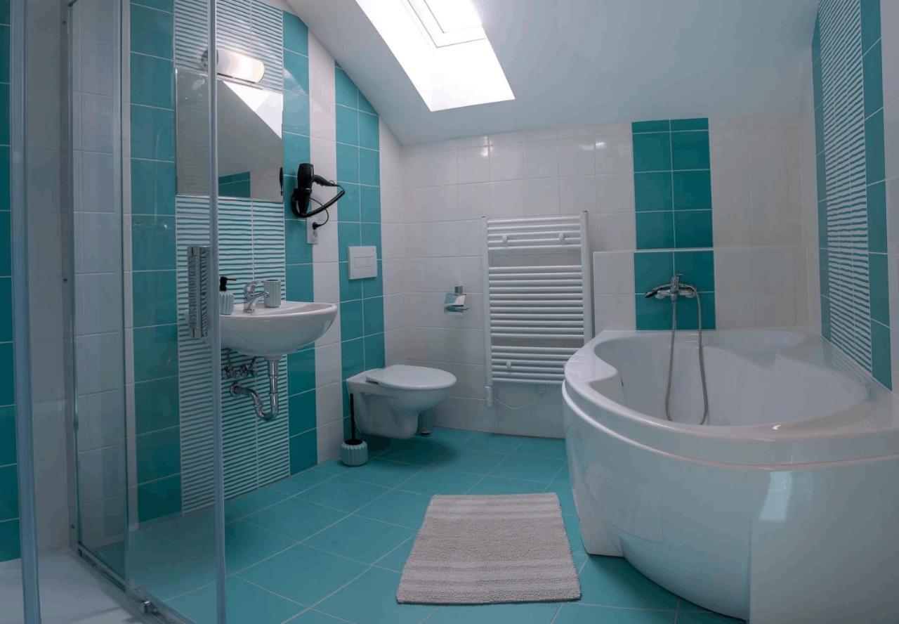 Hotel U Nadrazi Město Екстериор снимка