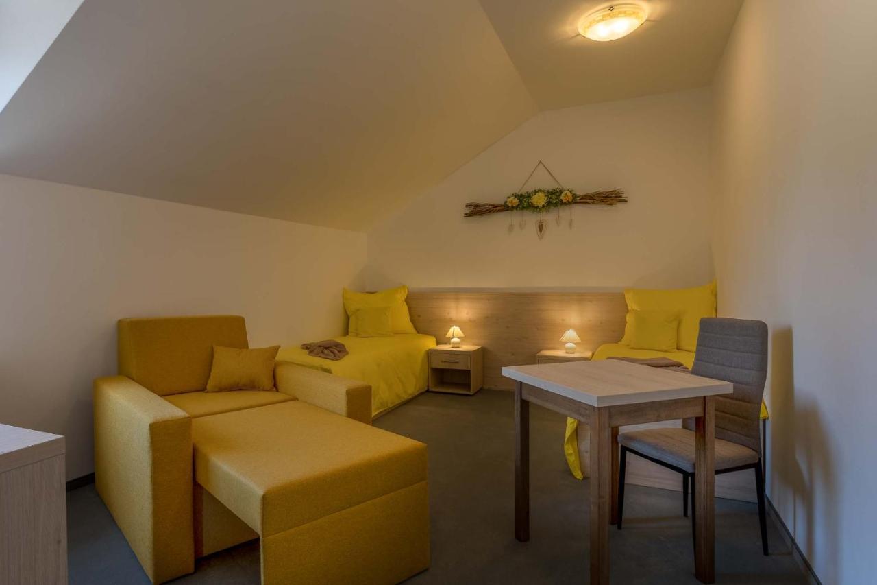 Hotel U Nadrazi Město Екстериор снимка